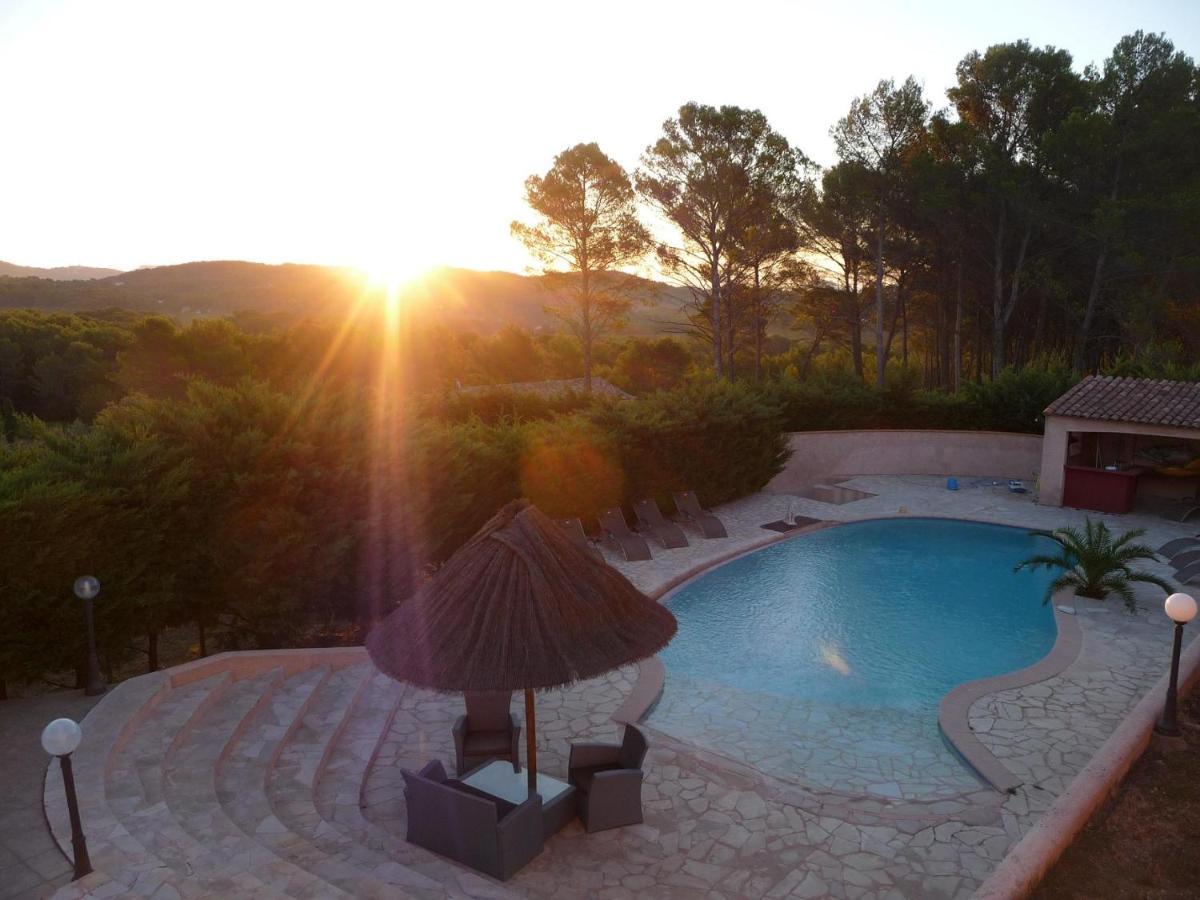 La Bastide Des Selves Bed & Breakfast ดรากิญญ็อง ภายนอก รูปภาพ